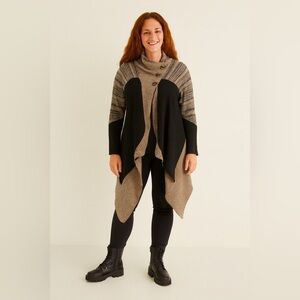 Cardigan Black and Cream Asymmetrical Hem Open Front - M